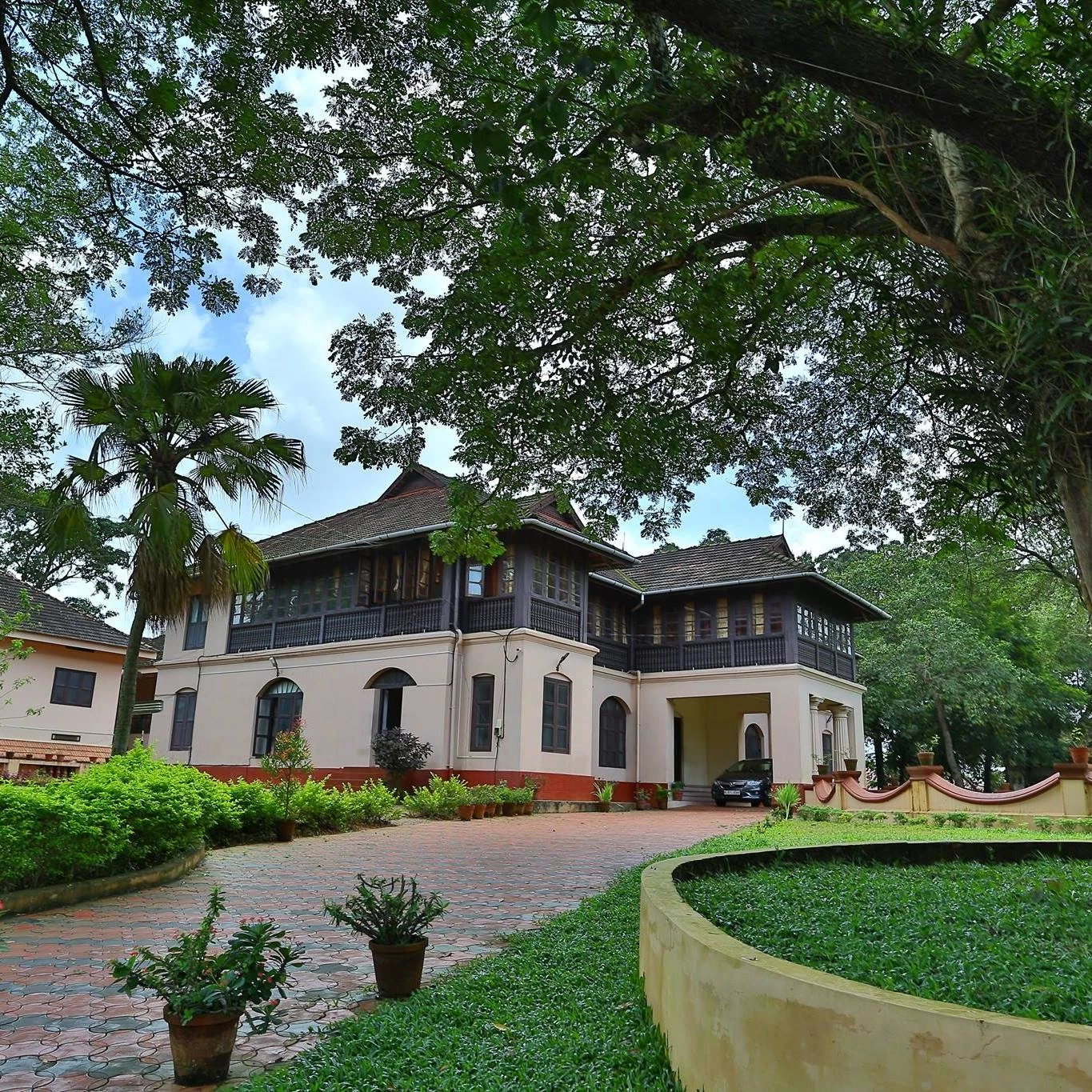 Bhartiya Vidya Bhavan's Royal Institute of Management, Kochi